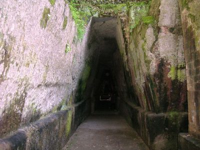 Antro della Sibilla a Cuma
